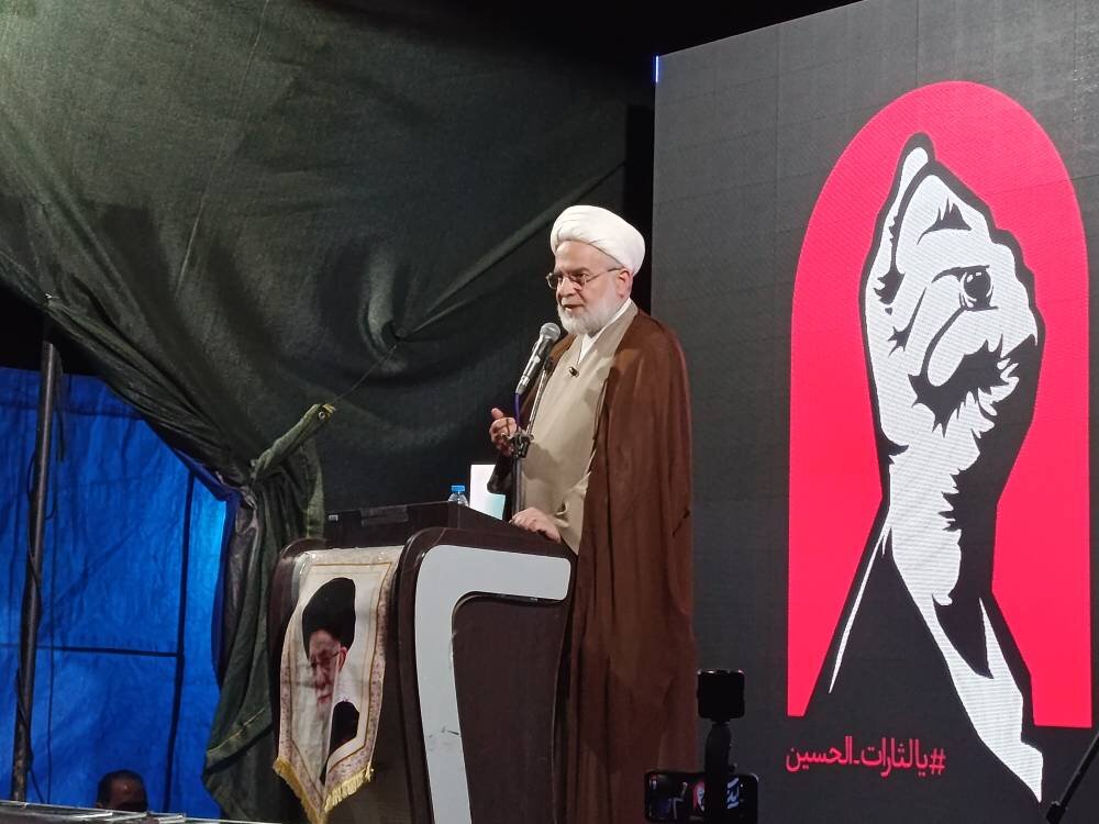 نماینده ولی فقیه دردر جنگ اخیر هیچ‌یک از مسئولان کشور ترک خدمت نکردند