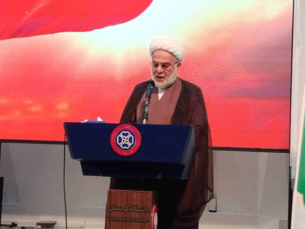 استاد دانشگاه باید به دانش و شخصیت انسانی خود شناخته شود