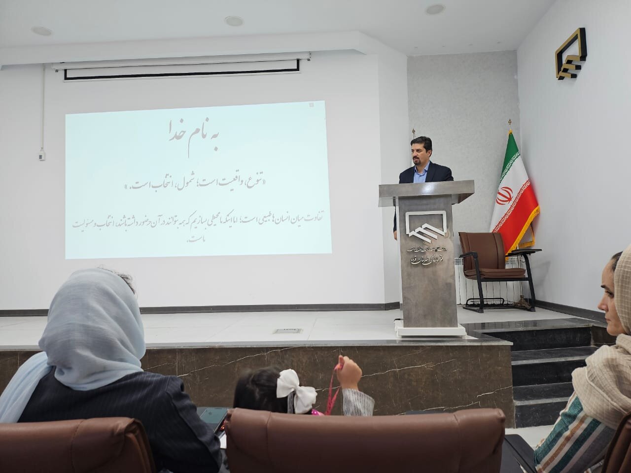 تأکید بر اجرای ضوابط مناسب‌سازی از مرحله طراحی تا ساخت در قروه