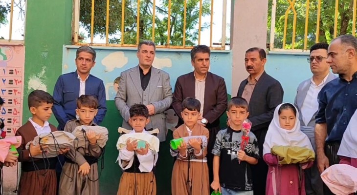 توزیع ۸۳۰بسته لوازم‌التحریر توسط بنیاد علوی در مریوان