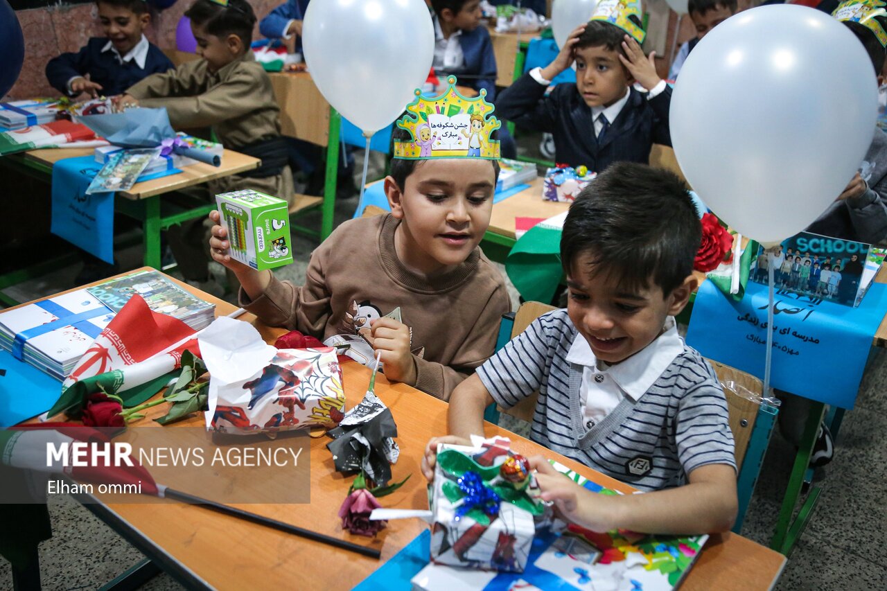 مراسم جشن شکوفه‌ها در سنندج