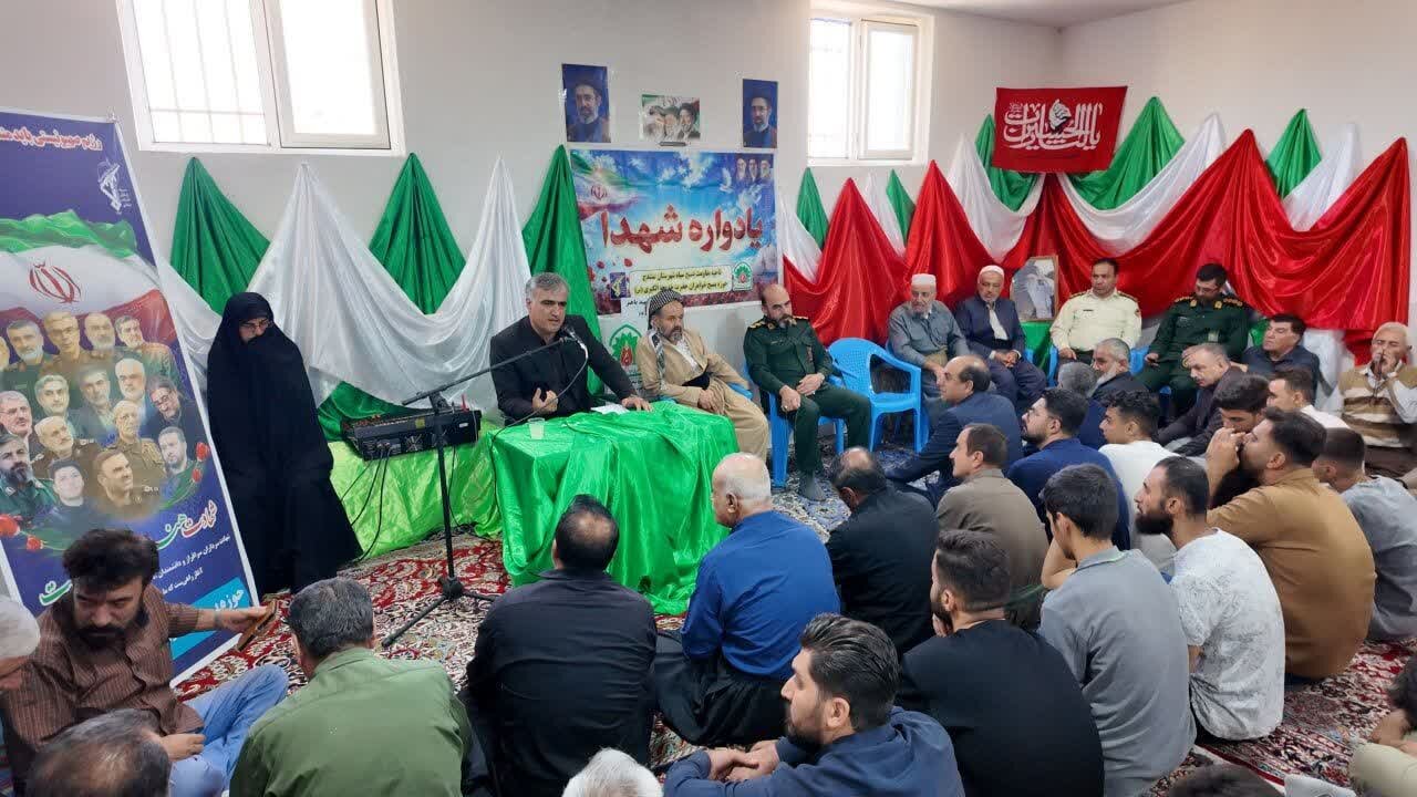 فرمانداروحدت و حضور مردم از عوامل مهم ایستادگی کشور در دوران دفاع مقدس بود