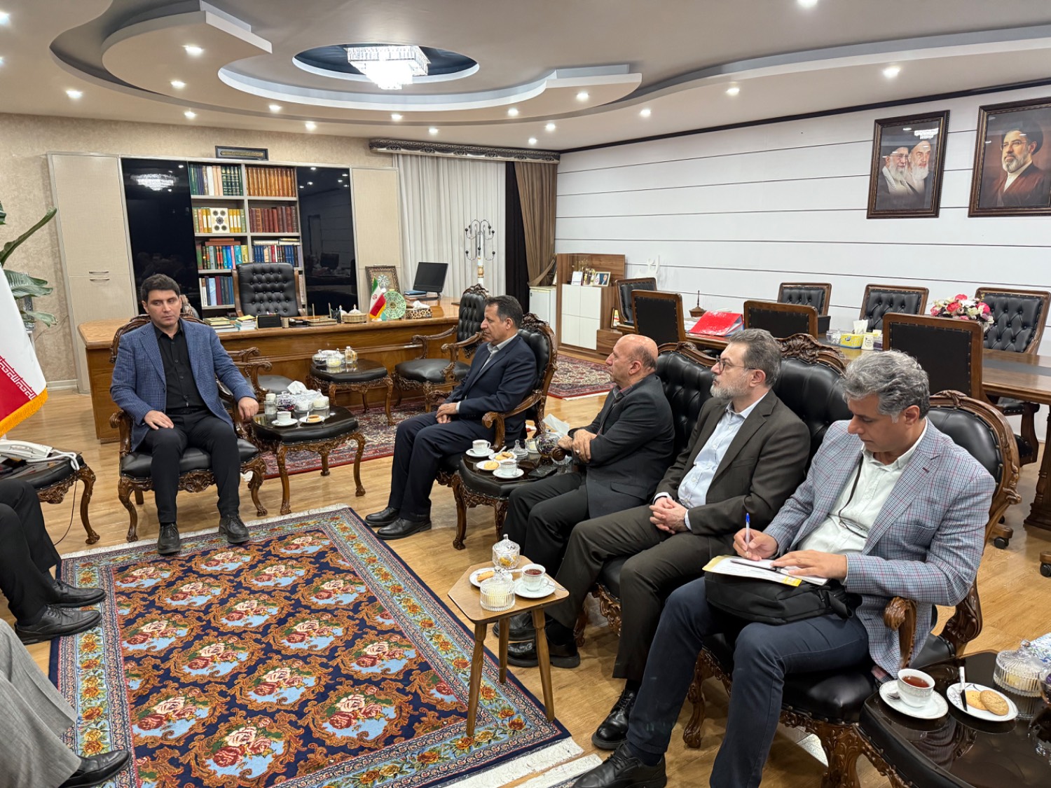 نشست مدیرعامل گروه صنعتی بارز با استاندار کردستان