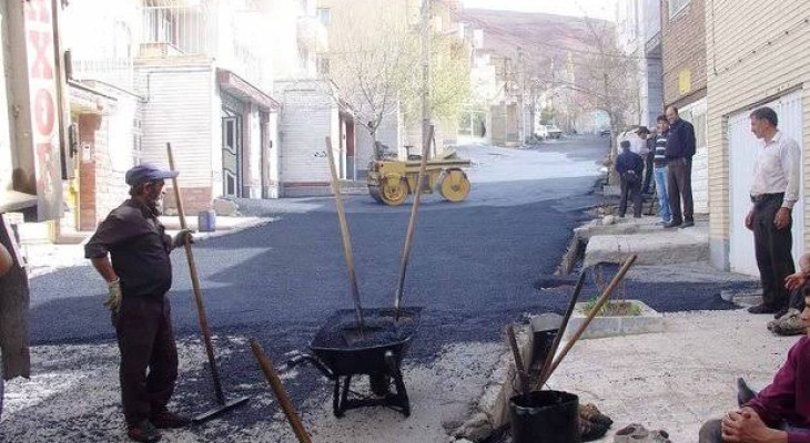 رَختِ آبادانی بر تن مامن و شاهینی