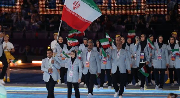 ۵۲ بار درخشیدن زیر آسمان سخت ناگویا