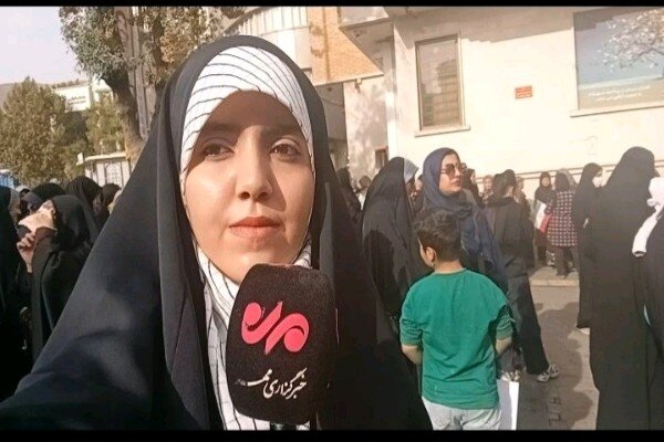روایت خبرنگار از حضور مردم قبل از آغاز مراسم جانفدا در سنندج