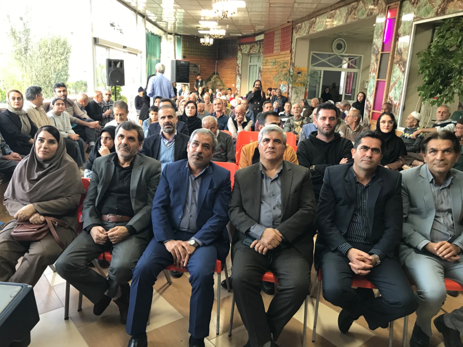 معاون استاندار کردستان با سالمندان سرای سالمندان سنندج دیدار کرد