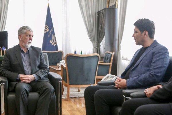 تفاهم‌نامه برگزاری جشنواره تئاتر خیابانی مریوان امضا شد