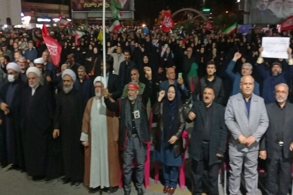 ۲۴۰ اجتماع شبانه سنندج با شعارهای ضدآمریکایی و ضداسرائیلی