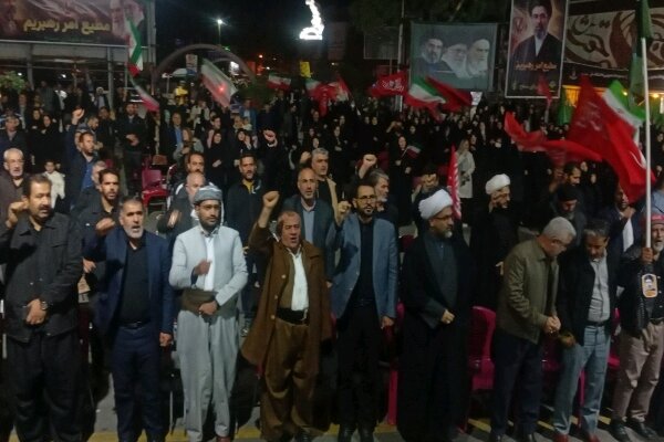 طنین شعارهای ضد استکباری در ۲۴۳ اجتماع شبانه سنندج