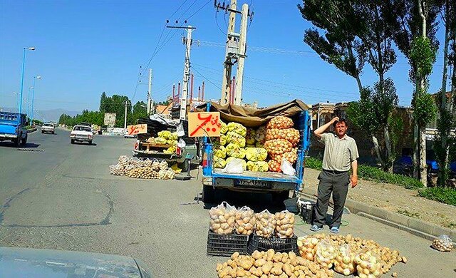 خیابان‌های سنندج در حصار سد معبر؛ زنگ خطر قفل کامل ترافیکی به صدا درآمد